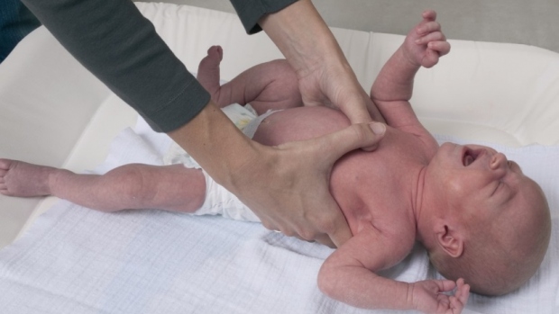 První pomoc při zástavě dýchání - novorozenec a kojenec - obrázek