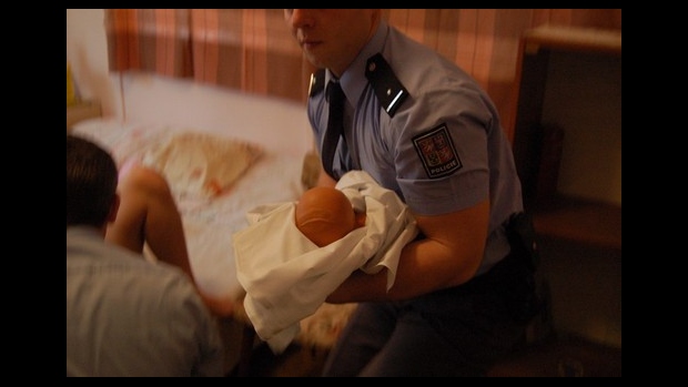 První pomoc při porodu mimo zdravotnické zařízení 8.díl - obrázek
