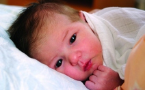 První dítě nového roku se v Praze narodilo minutu po půlnoci - obrázek